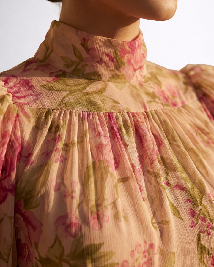 Romane | Robe élégante qui attire tous les regards