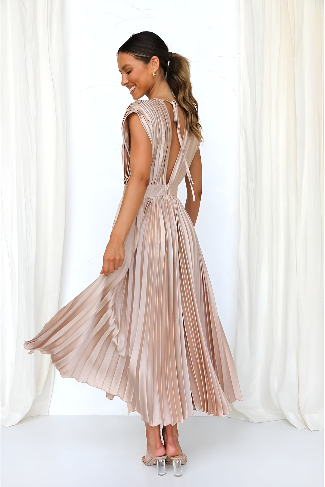 Noélie | Robe sans manches avec plis et fermeture éclair