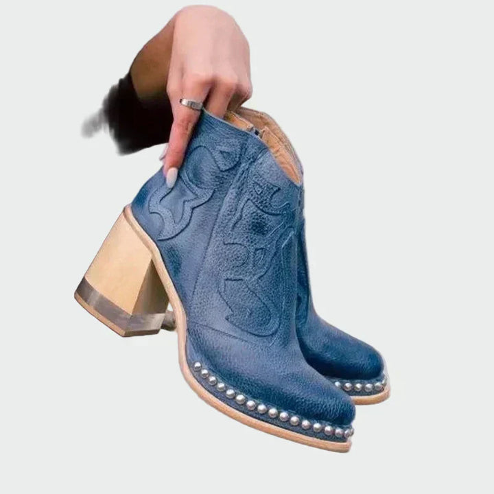 Bottes en cuir brodées