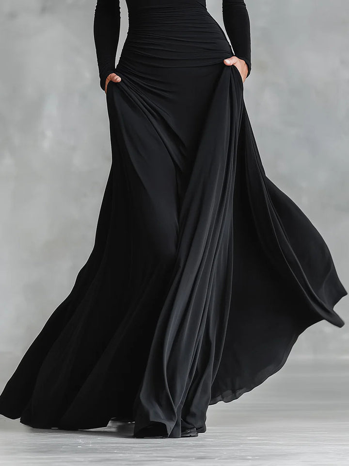 Douce | Robe Noire Longue avec Encolure Bateau et Drapé Élégant