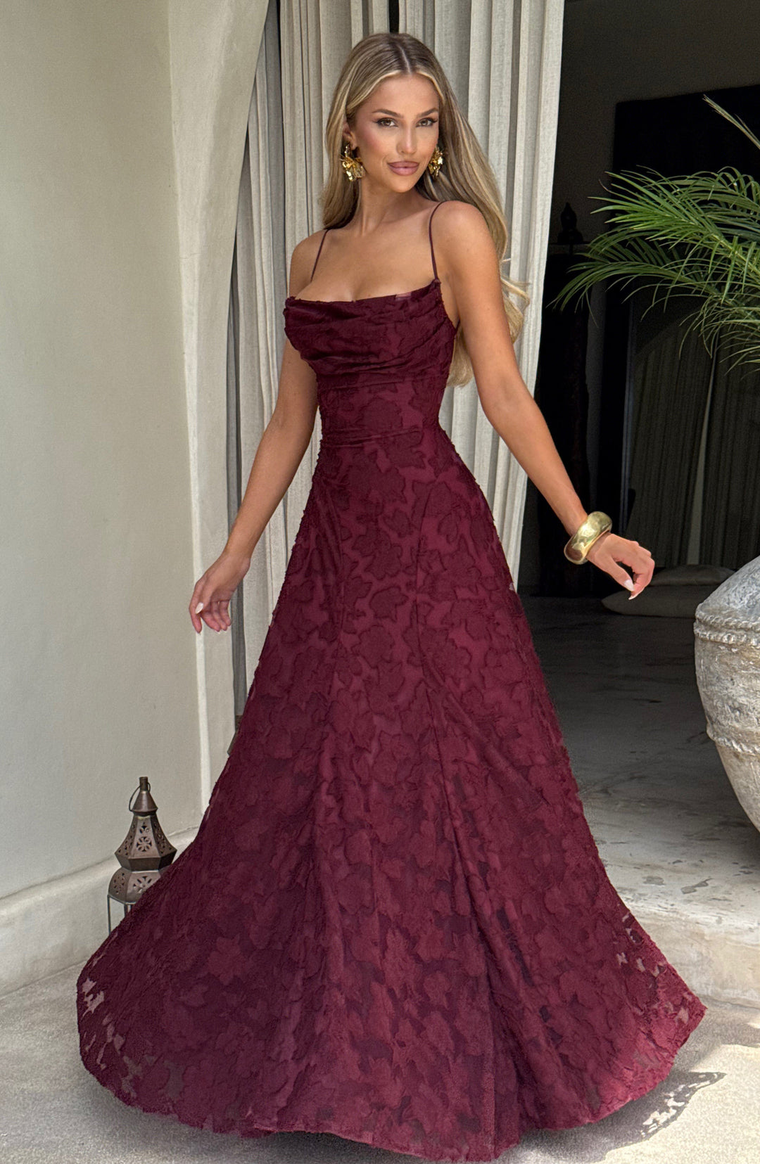 Simone | Robe maxi avec décolleté cascade