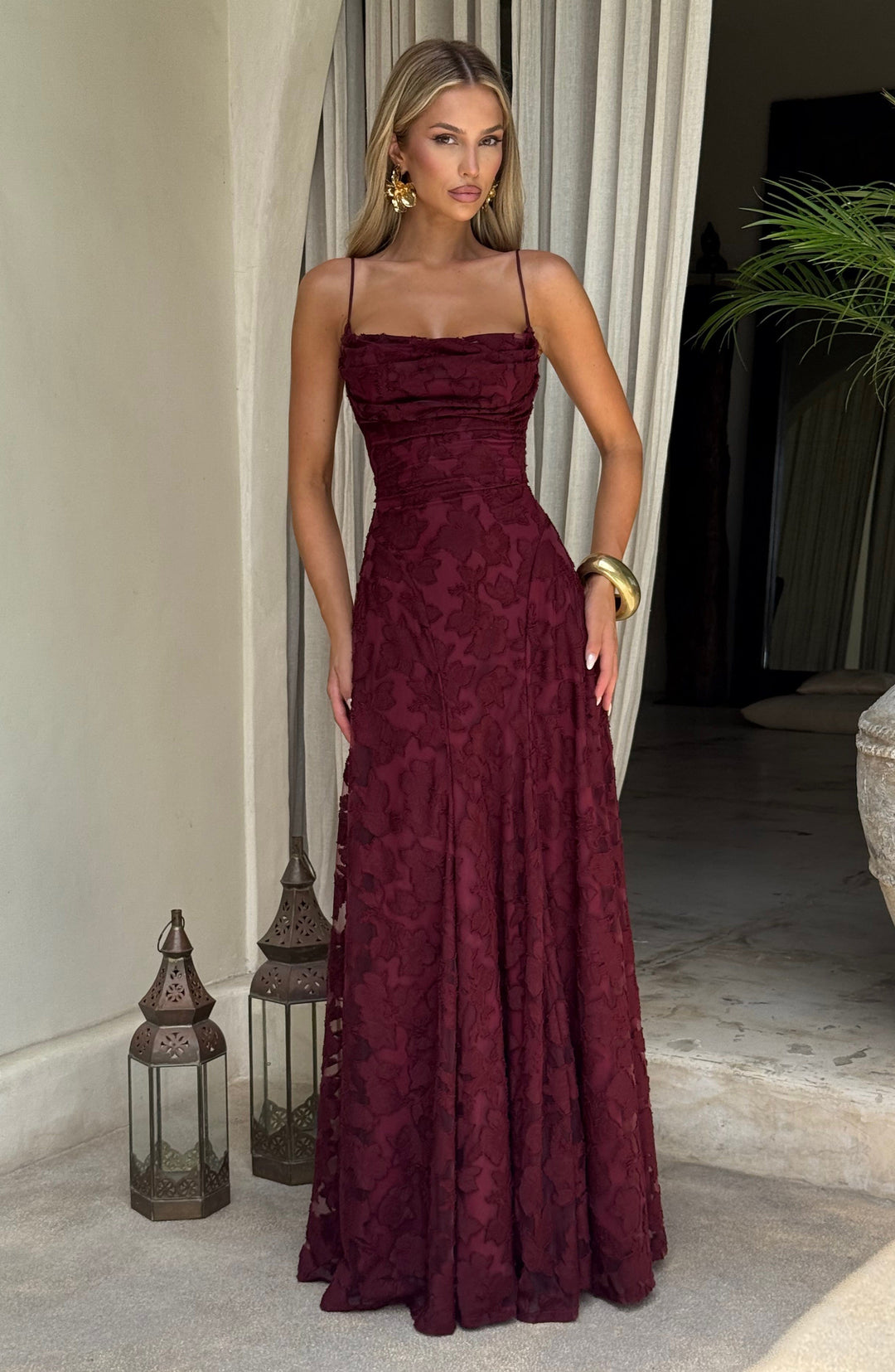 Simone | Robe maxi avec décolleté cascade