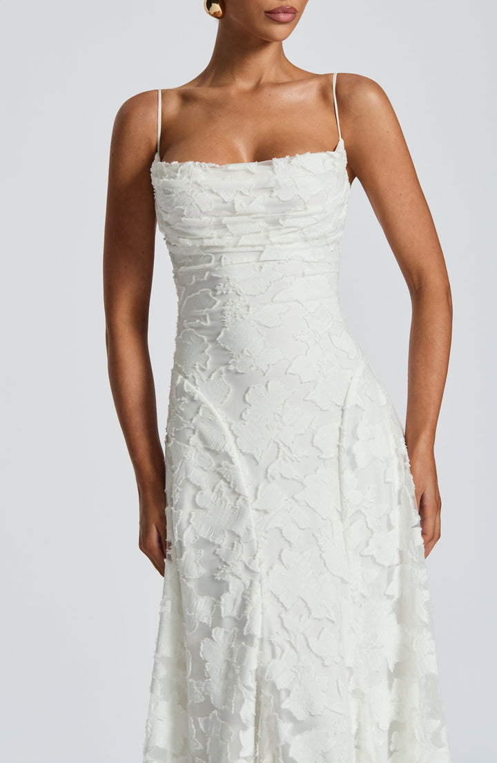 Simone | Robe maxi avec décolleté cascade
