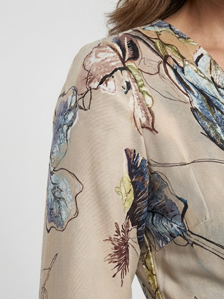 Armelle | Robe maxi portefeuille avec imprimé floral et manches trois-quarts
